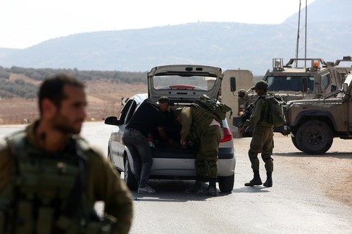 Israel deploys hundreds of troops in search for West Bank killers - ảnh 1